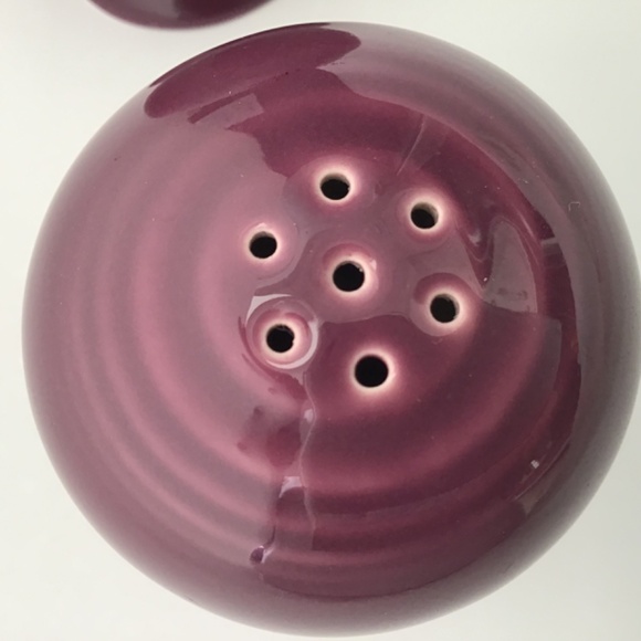 Fiesta Purple Salt & Pepper Shaker Set Vintage Mulberry Plum Round Ball - Picture 4 of 8